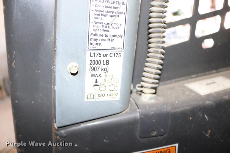 image for item DD0176 2009 New Holland L175 skid steer