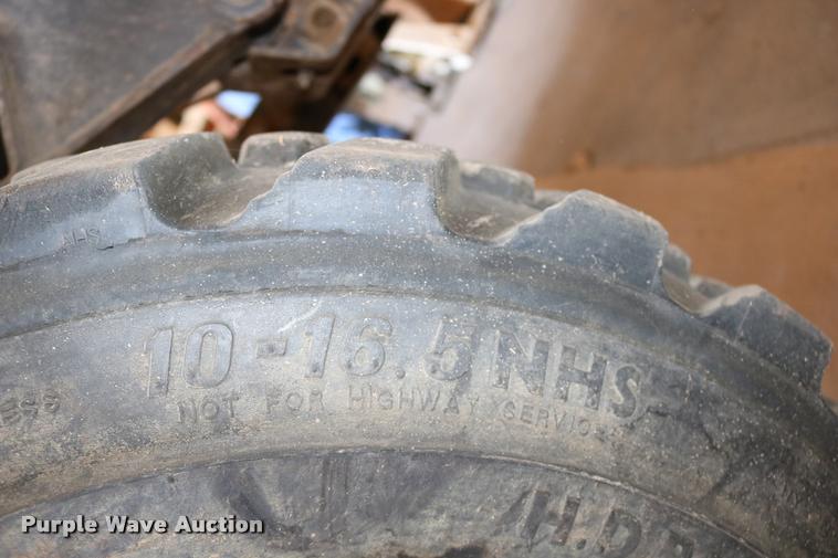 image for item DD0176 2009 New Holland L175 skid steer