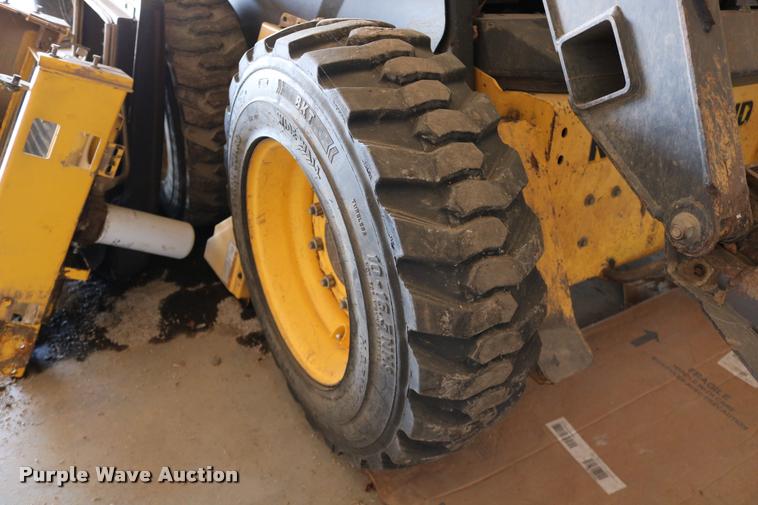 image for item DD0176 2009 New Holland L175 skid steer