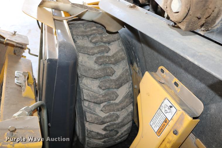 image for item DD0176 2009 New Holland L175 skid steer