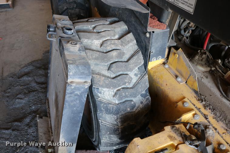 image for item DD0176 2009 New Holland L175 skid steer