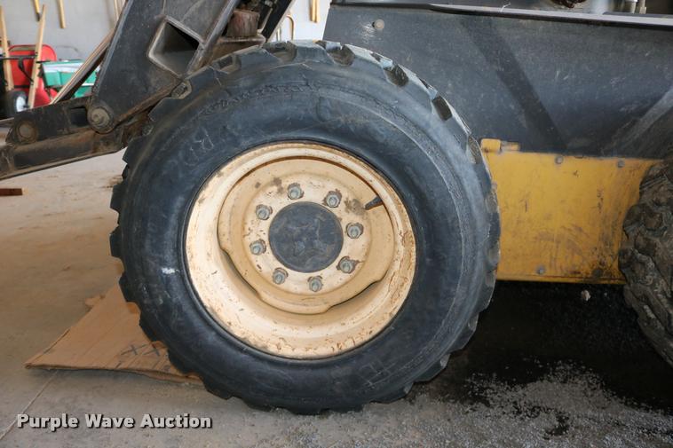 image for item DD0176 2009 New Holland L175 skid steer
