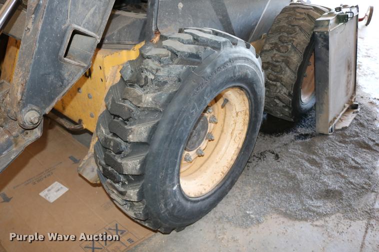 image for item DD0176 2009 New Holland L175 skid steer