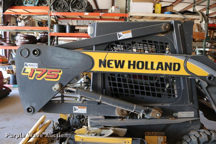 image for item DD0176 2009 New Holland L175 skid steer