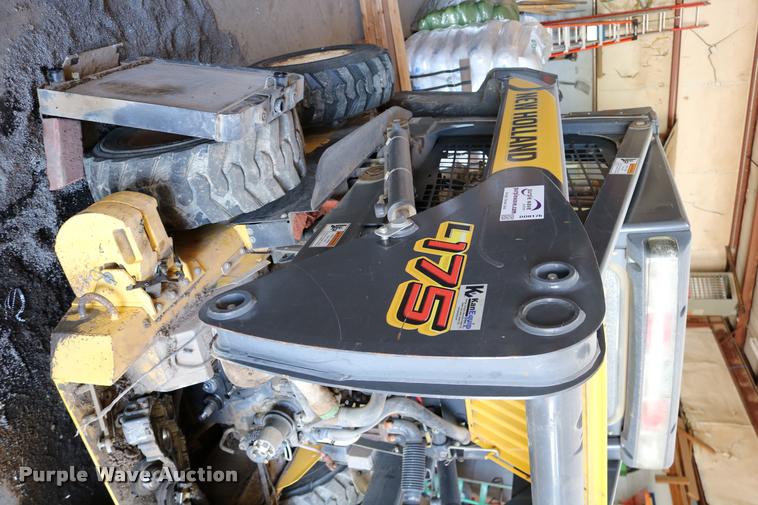 image for item DD0176 2009 New Holland L175 skid steer
