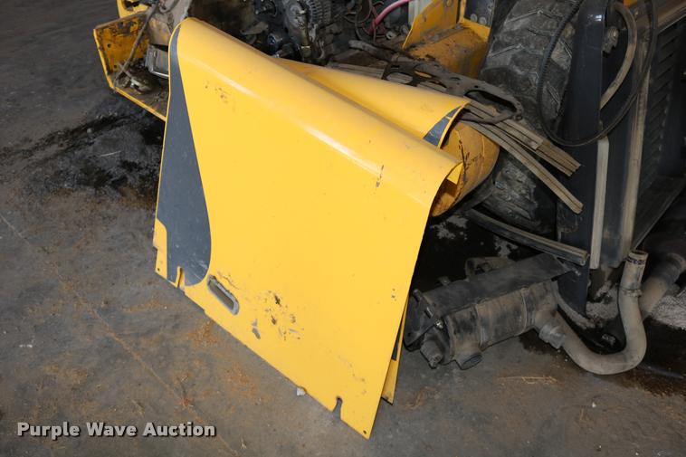 image for item DD0176 2009 New Holland L175 skid steer