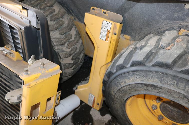 image for item DD0176 2009 New Holland L175 skid steer