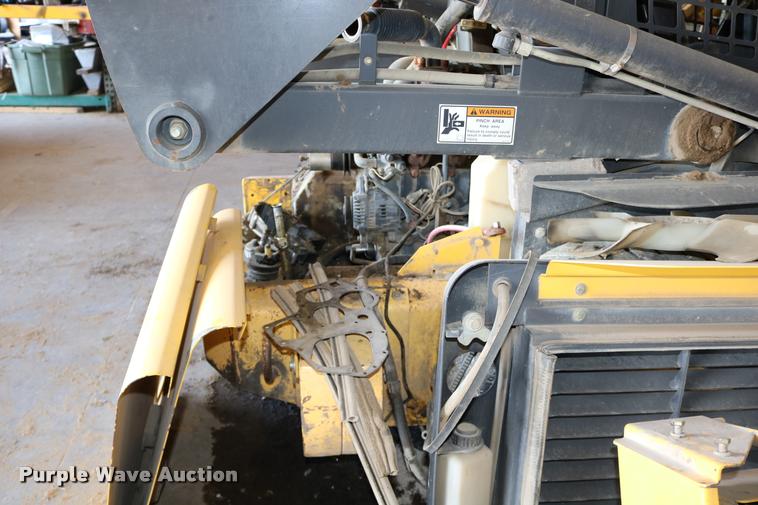 image for item DD0176 2009 New Holland L175 skid steer