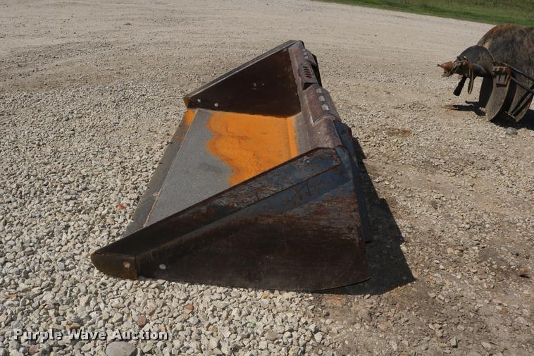 image for item DD0176 2009 New Holland L175 skid steer