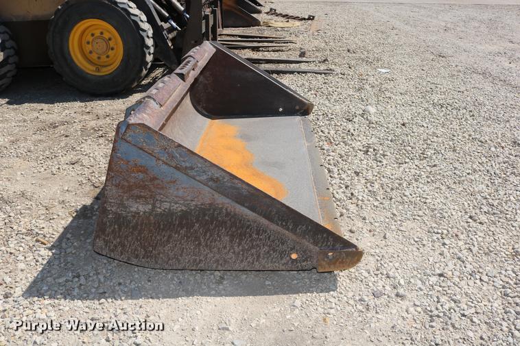 image for item DD0176 2009 New Holland L175 skid steer