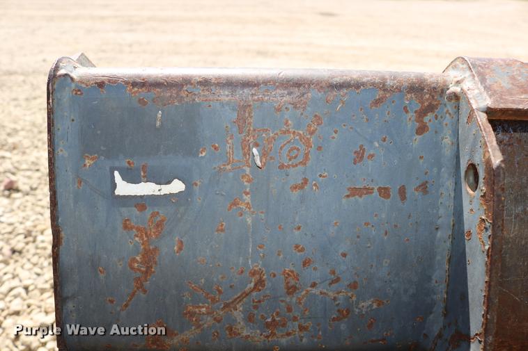 image for item DD0176 2009 New Holland L175 skid steer