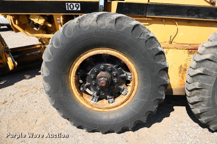 image for item DD0225 1982 Galion A500 motor grader