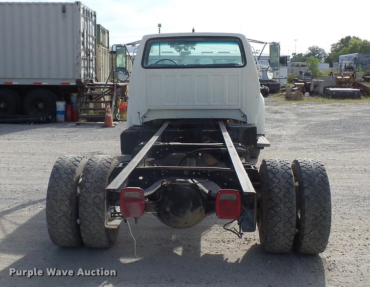 image for item DD1561 1998 Ford F800 truck cab and chassis