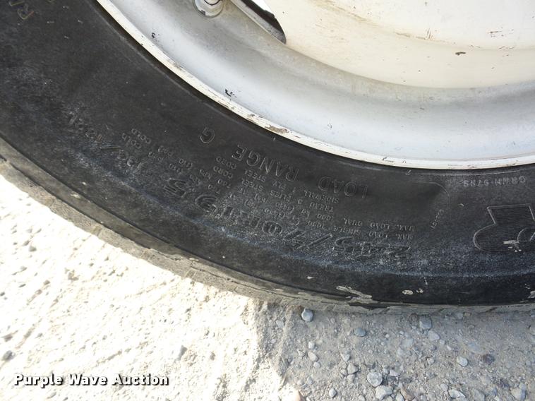 image for item DD1561 1998 Ford F800 truck cab and chassis