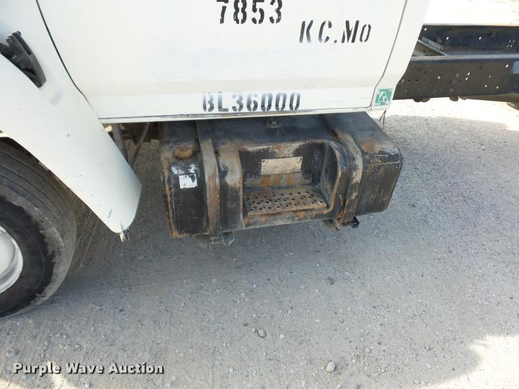 image for item DD1561 1998 Ford F800 truck cab and chassis