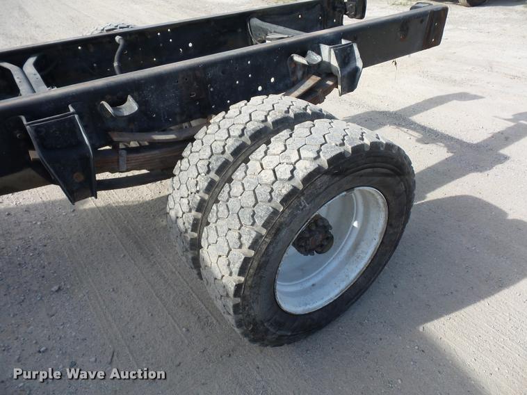 image for item DD1561 1998 Ford F800 truck cab and chassis