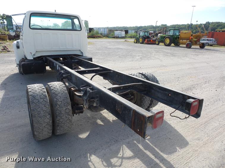 image for item DD1561 1998 Ford F800 truck cab and chassis