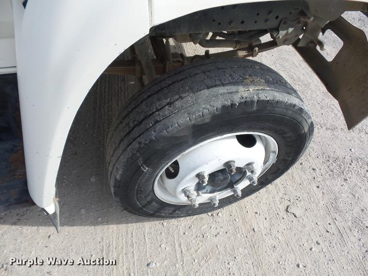 image for item DD1561 1998 Ford F800 truck cab and chassis