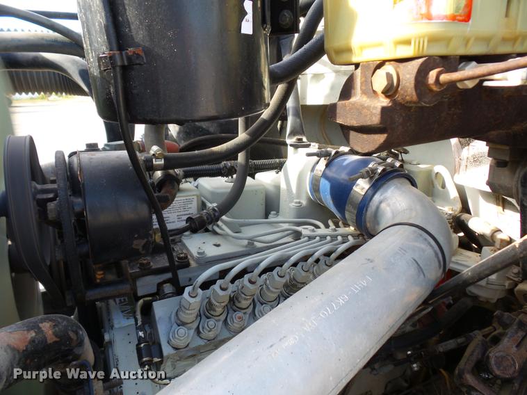 image for item DD1561 1998 Ford F800 truck cab and chassis