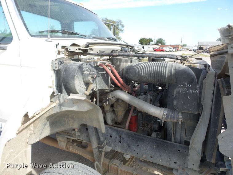 image for item DD1561 1998 Ford F800 truck cab and chassis