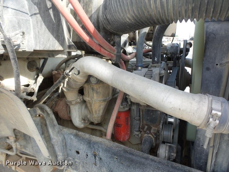 image for item DD1561 1998 Ford F800 truck cab and chassis