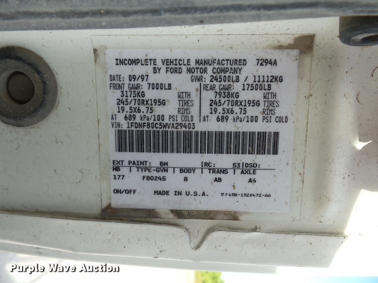 image for item DD1561 1998 Ford F800 truck cab and chassis