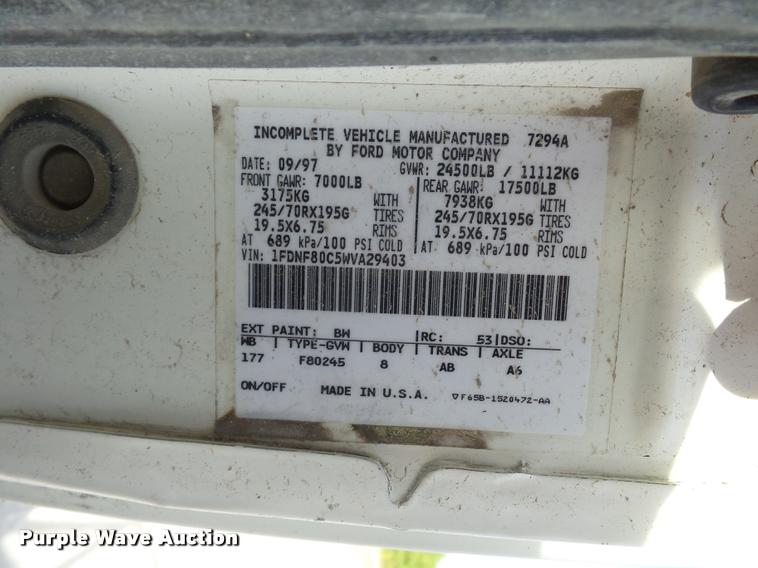 image for item DD1561 1998 Ford F800 truck cab and chassis