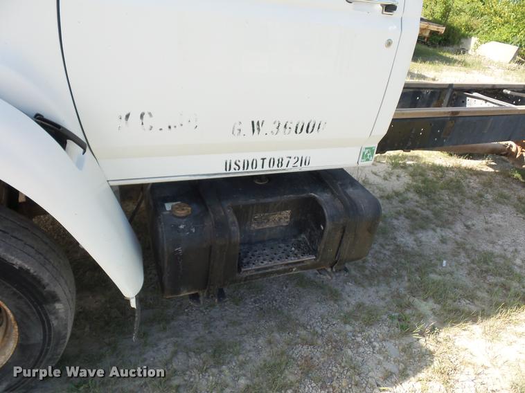 image for item DD1562 1997 Ford F800 truck cab and chassis