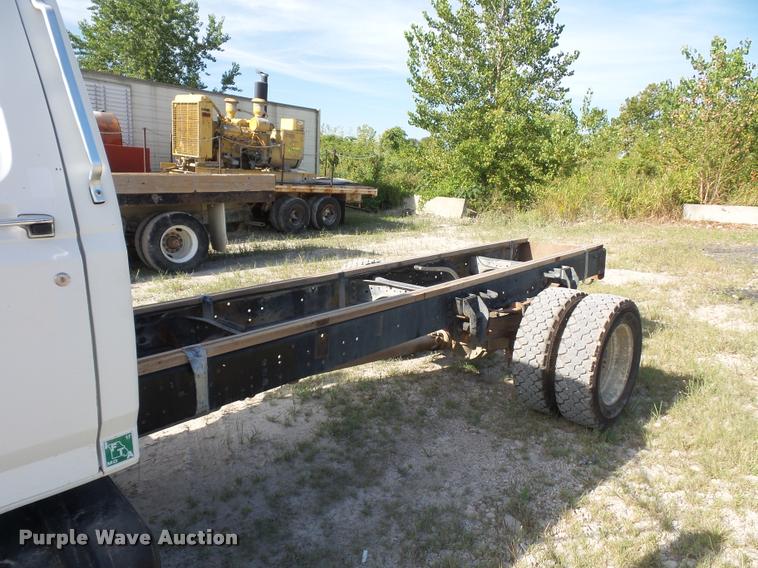 image for item DD1562 1997 Ford F800 truck cab and chassis
