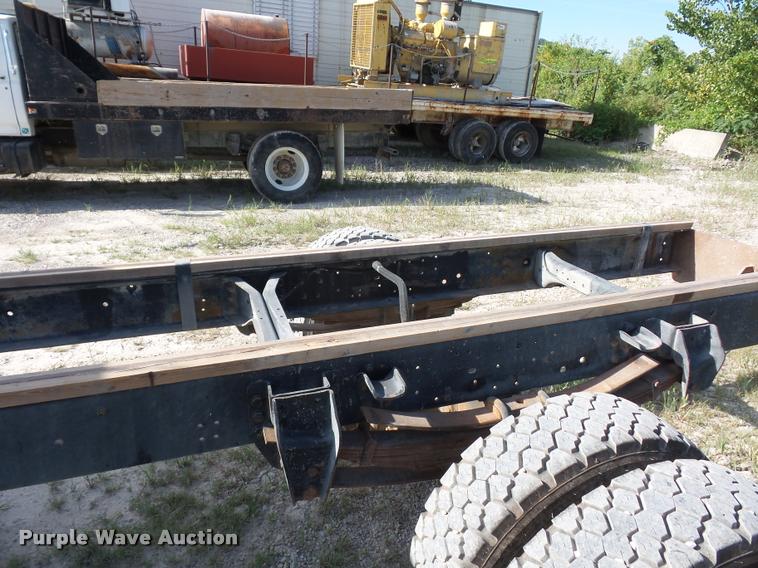 image for item DD1562 1997 Ford F800 truck cab and chassis