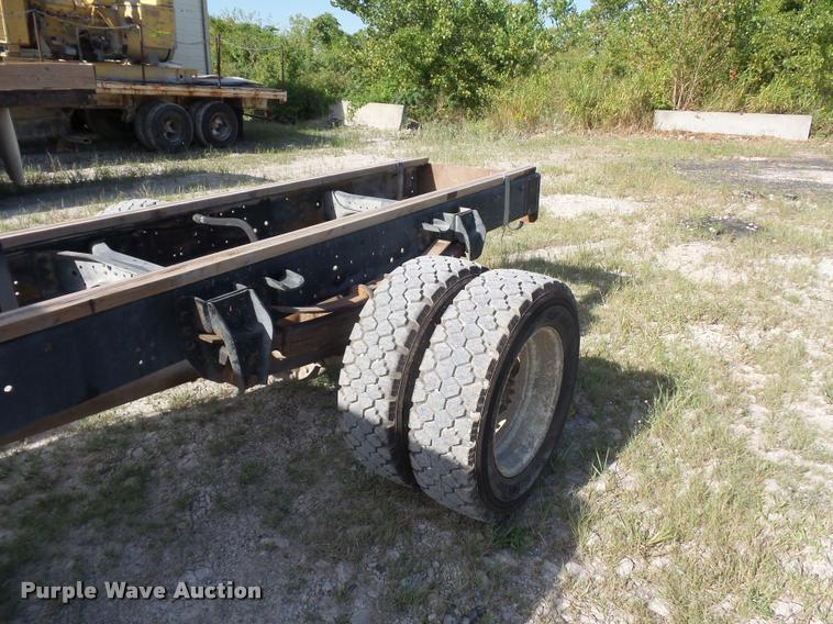 image for item DD1562 1997 Ford F800 truck cab and chassis