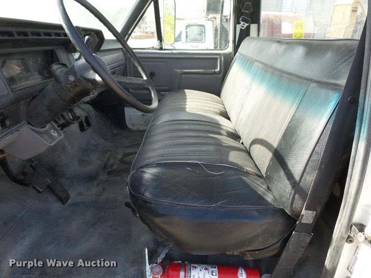 image for item DD1562 1997 Ford F800 truck cab and chassis