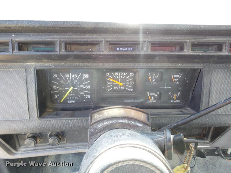 image for item DD1562 1997 Ford F800 truck cab and chassis