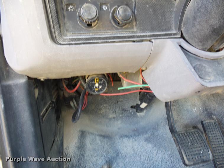 image for item DD1562 1997 Ford F800 truck cab and chassis