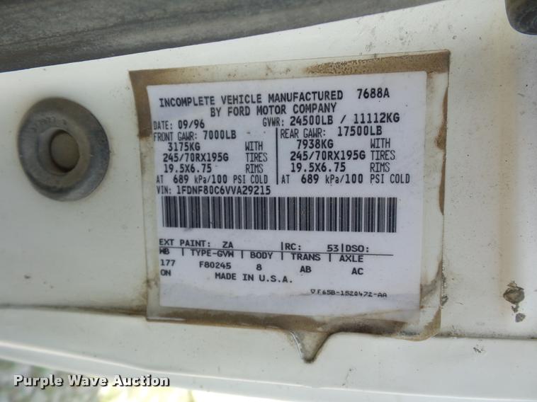 image for item DD1562 1997 Ford F800 truck cab and chassis