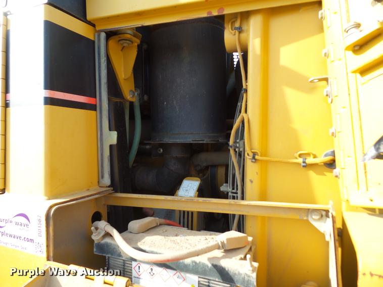 image for item DD1567 2004 Caterpillar 963C track loader