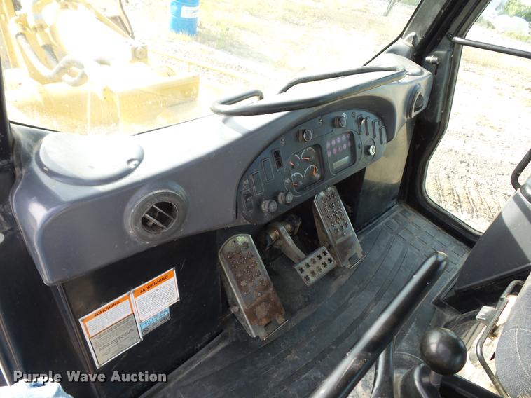 image for item DD1567 2004 Caterpillar 963C track loader