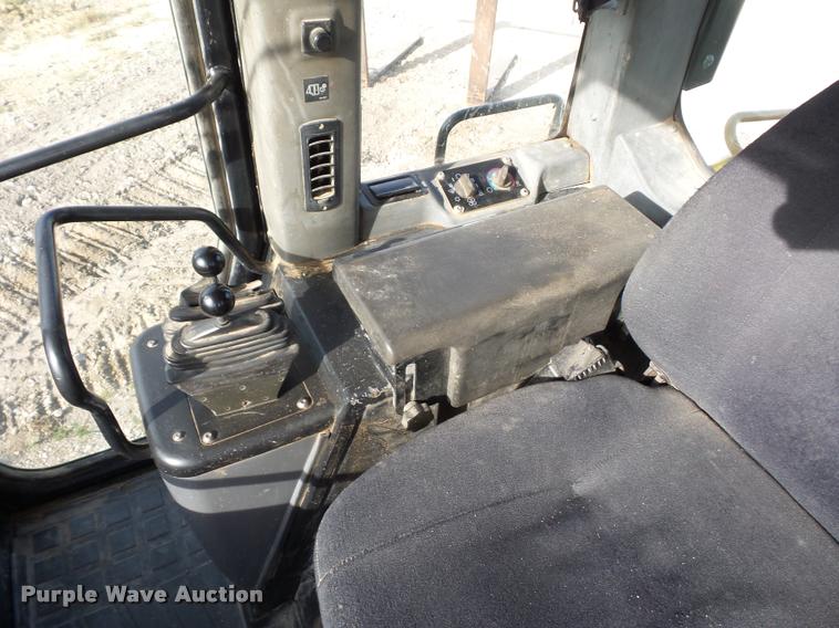 image for item DD1567 2004 Caterpillar 963C track loader