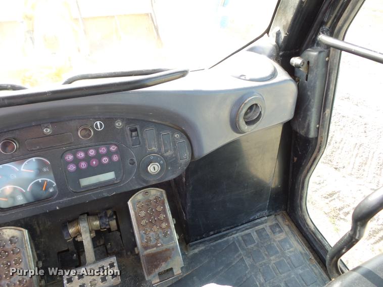 image for item DD1567 2004 Caterpillar 963C track loader