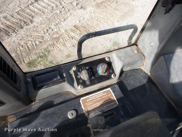 image for item DD1567 2004 Caterpillar 963C track loader