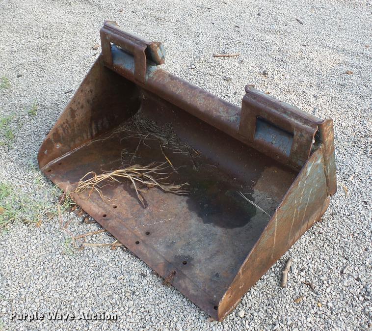 36"W mini skid steer bucket in Independence, MO Item DD1579 sold
