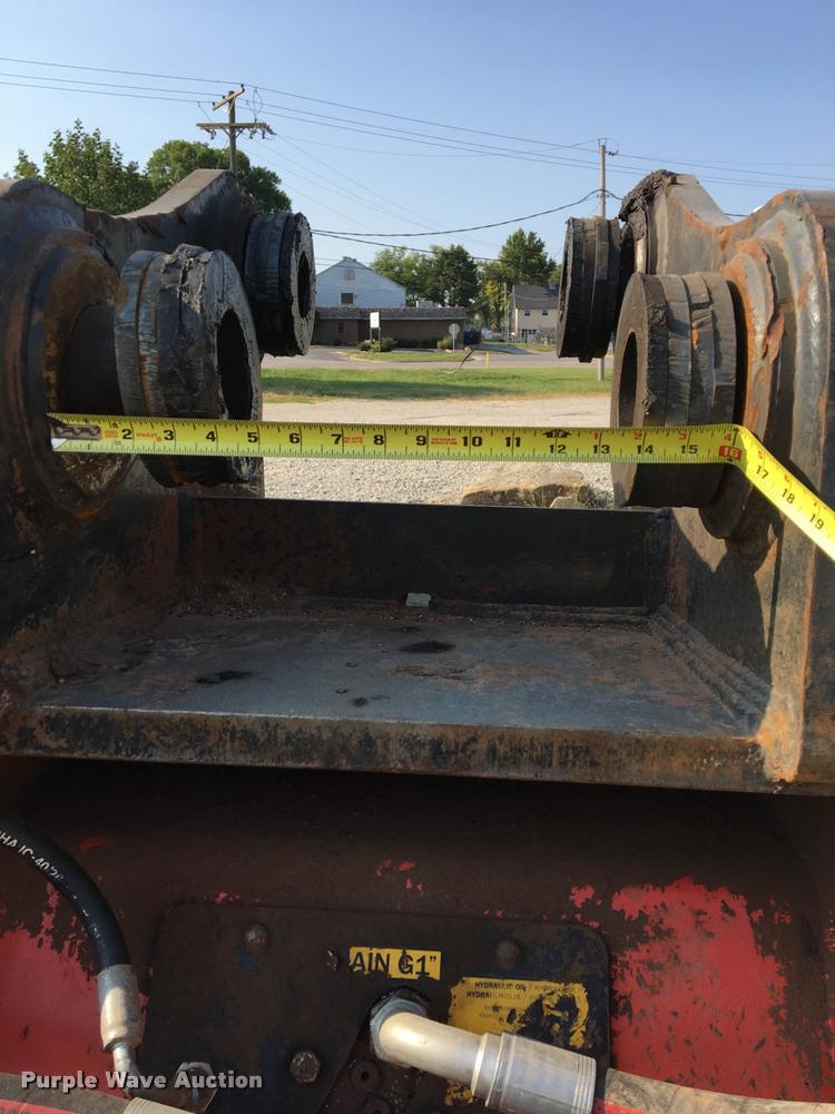 image for item DD1583 2011 Allu DH-3-17 crushing/screening bucket