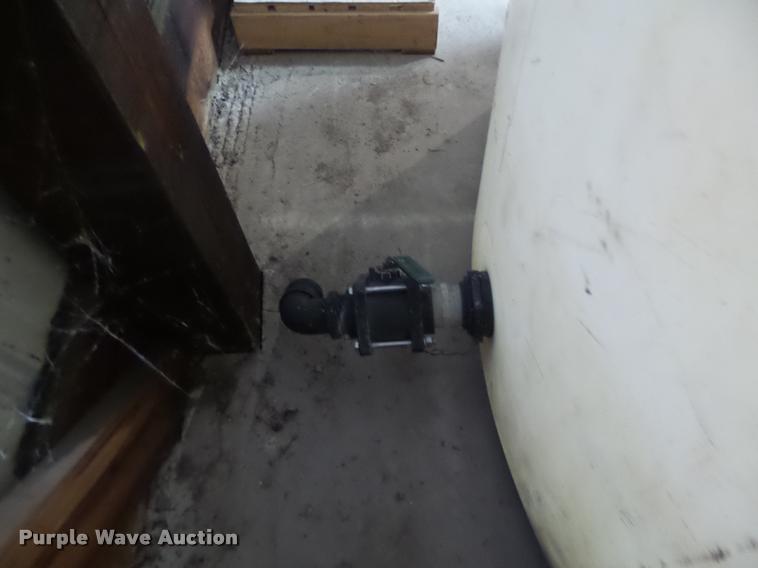 image for item DF9328 Poly tank