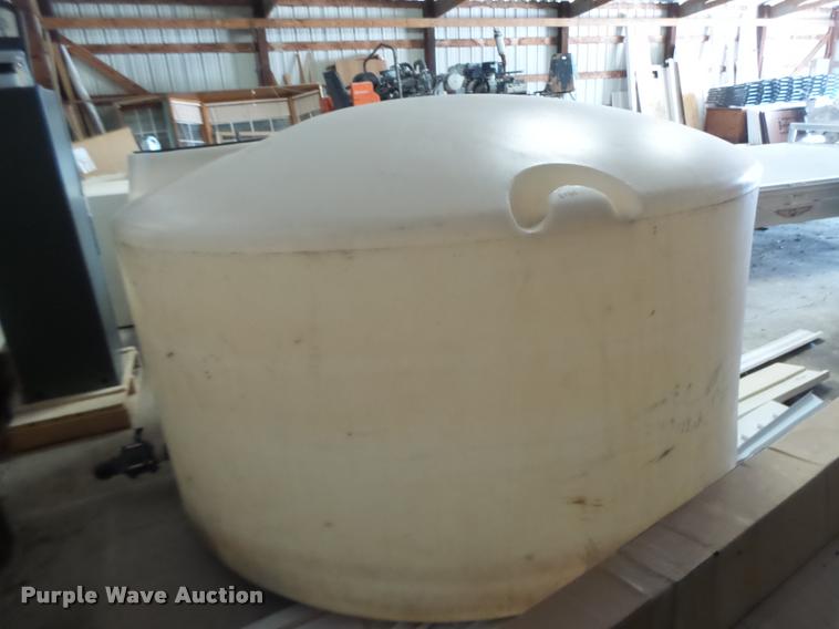 image for item DF9328 Poly tank