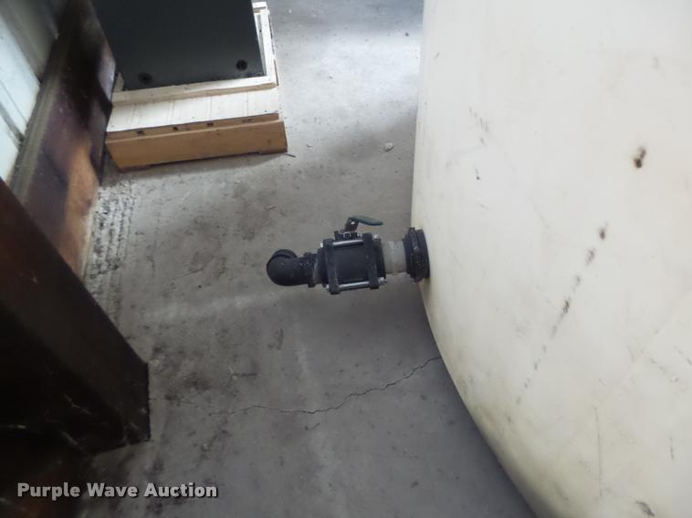 image for item DF9328 Poly tank