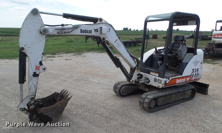 image for item DH9372 2002 Bobcat 334D compact excavator