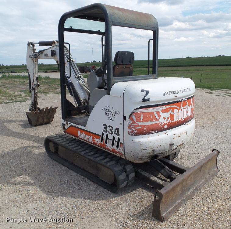 image for item DH9372 2002 Bobcat 334D compact excavator