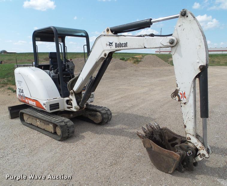 image for item DH9372 2002 Bobcat 334D compact excavator
