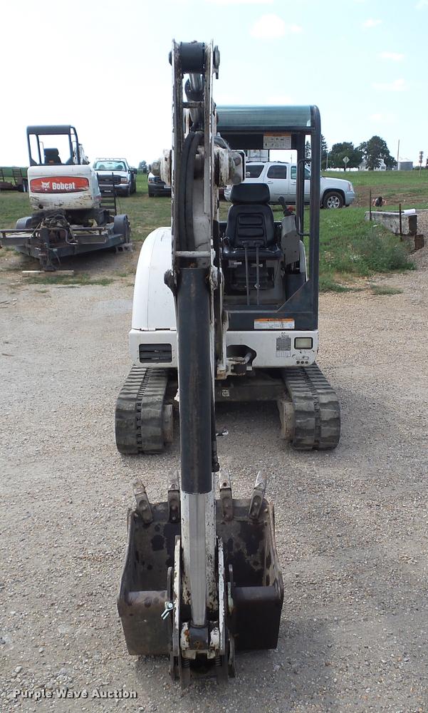 image for item DH9372 2002 Bobcat 334D compact excavator