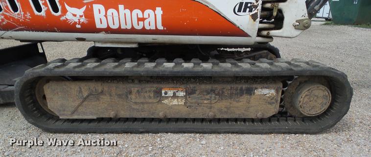 image for item DH9372 2002 Bobcat 334D compact excavator